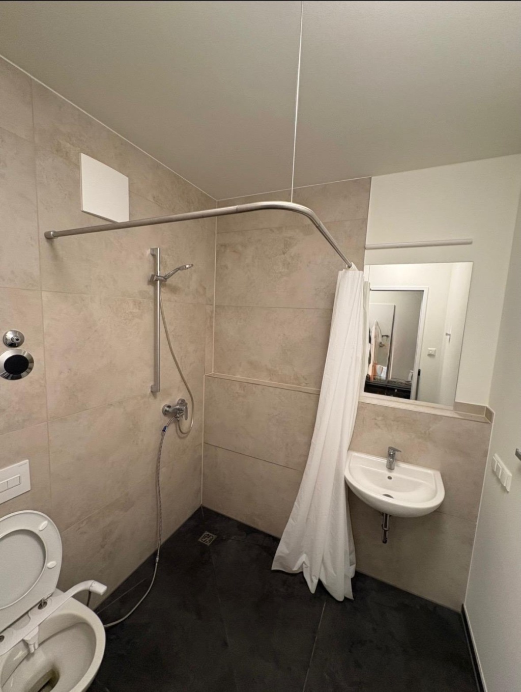 Sunny studio apartment available for sublet – Iranische Straße 4, 13347 Berlin Gesundbrunnen – Vorschaubild 5