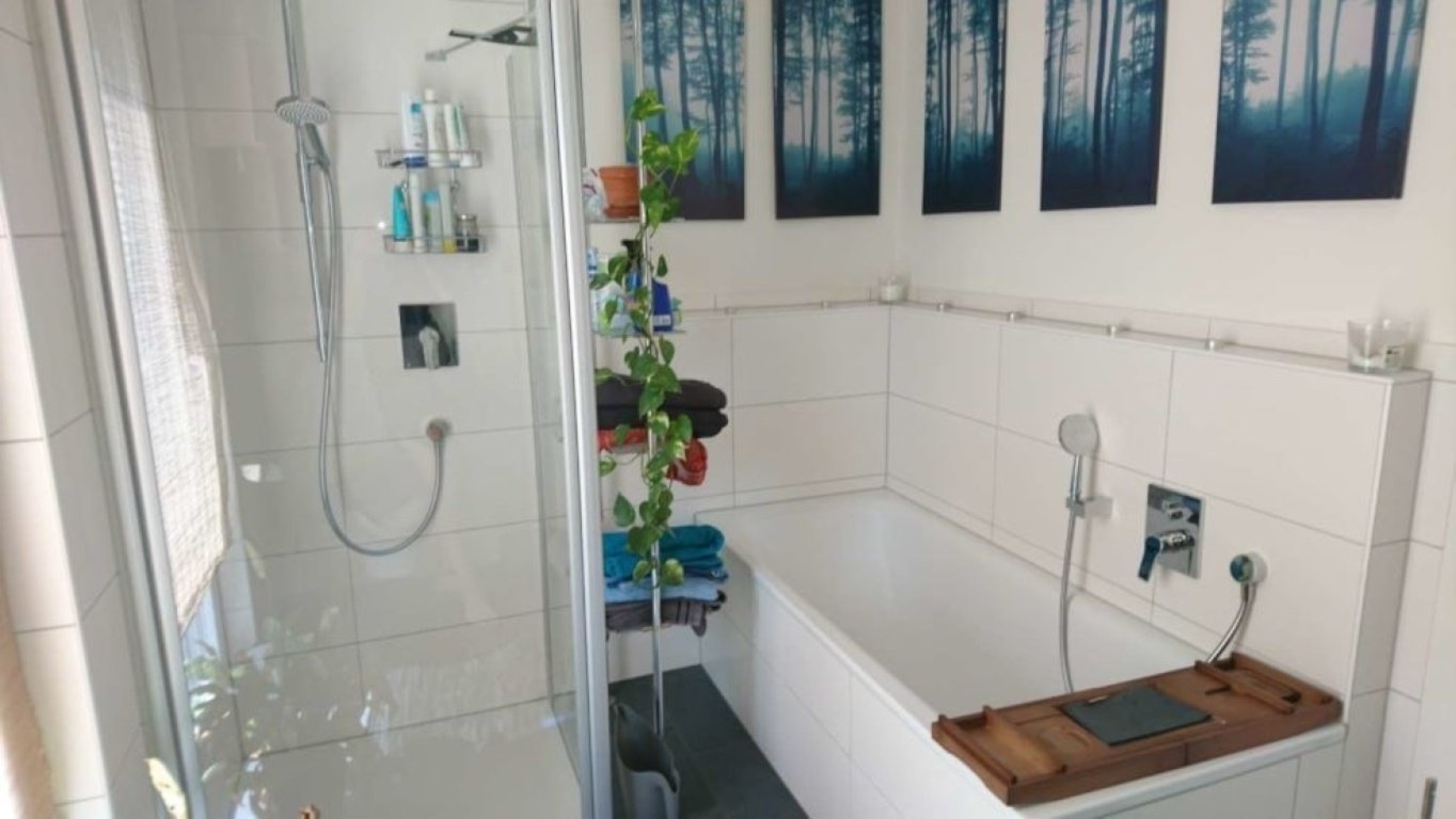 Habitación en WG Haslach U - Das große Badezimmer