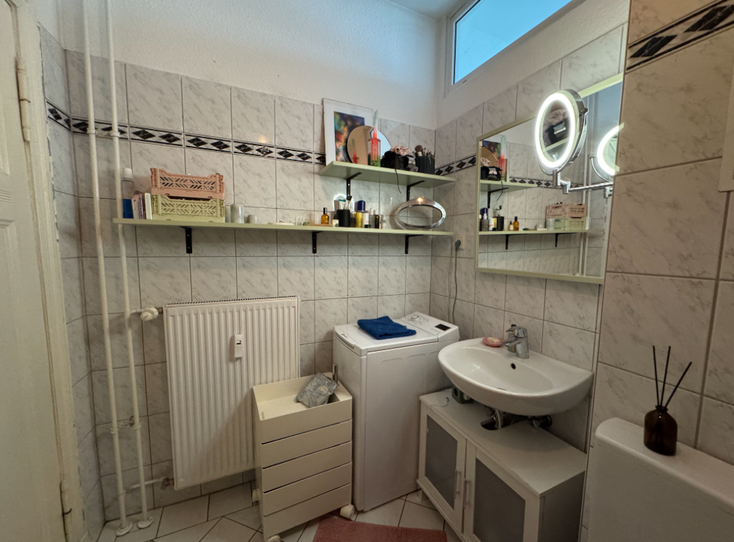 Apartamento Friedrichshain Neue Bahnhofstraße  3 - bathroom with washing machine