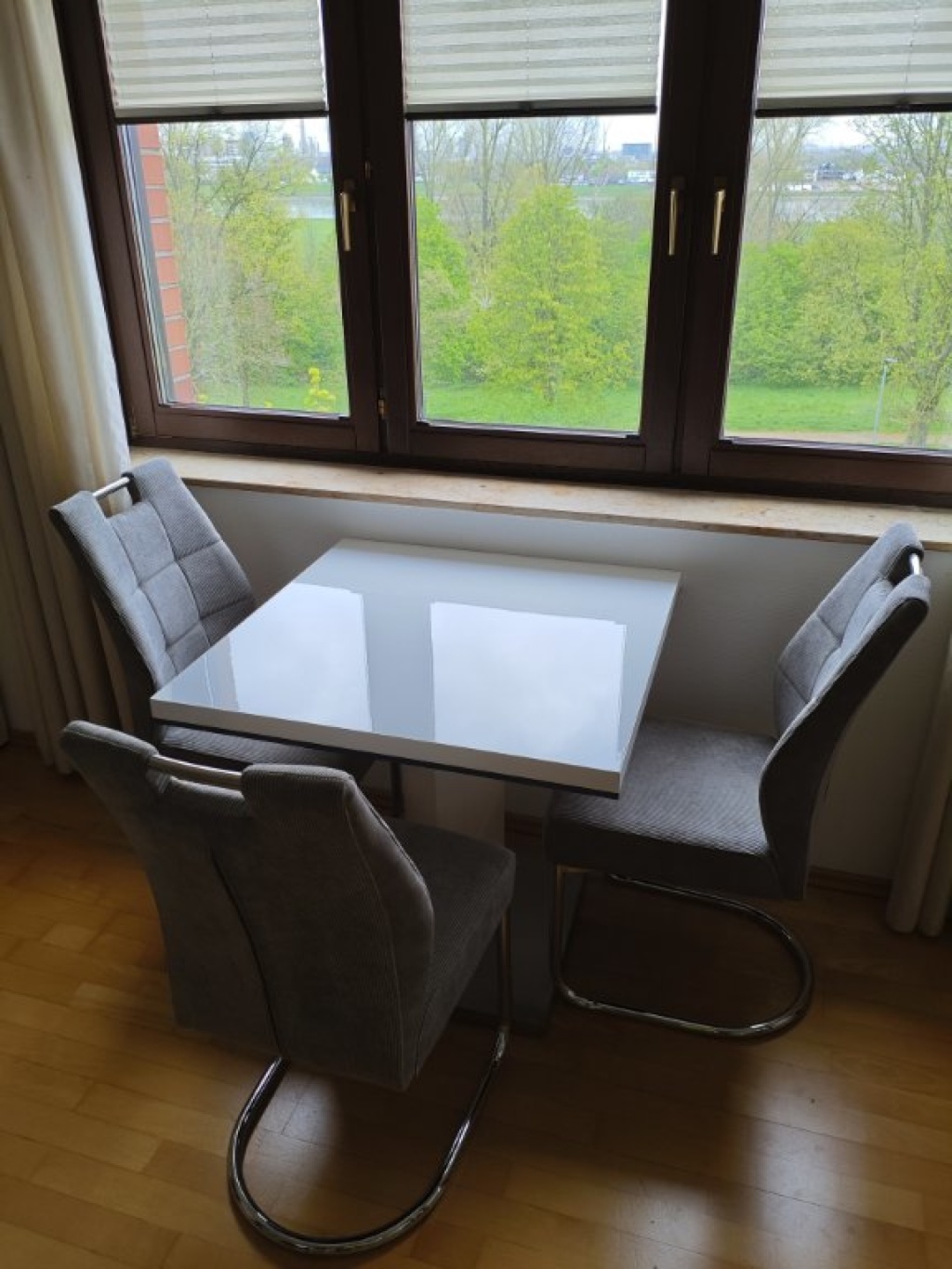 Exklusive Wohnung direkt am Rhein: Voll möblierte 2-Zimmer-Wohnung mit Balkon in Neuss-Hammerfeld – 41460 Düsseldorf Hammerfeld – Vorschaubild 14