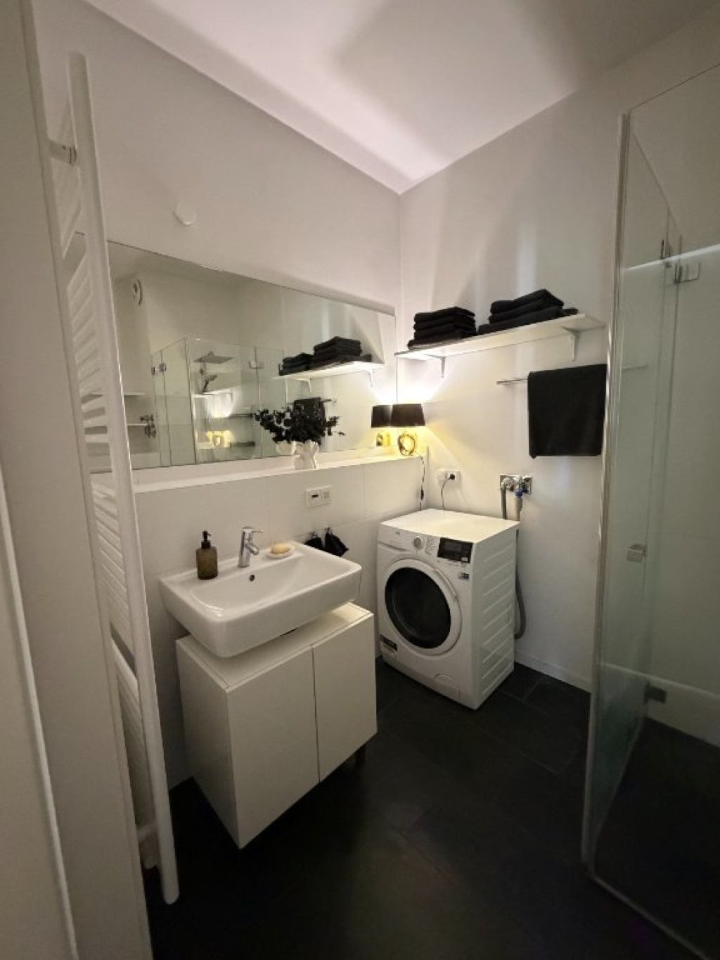 Hochwertig möblierte 2-Zimmer-Wohnung mit Garten und Wasserblick in der Europacity – Lydia-Rabinowitsch-Straße, 10557 Berlin Mitte – Vorschaubild 5