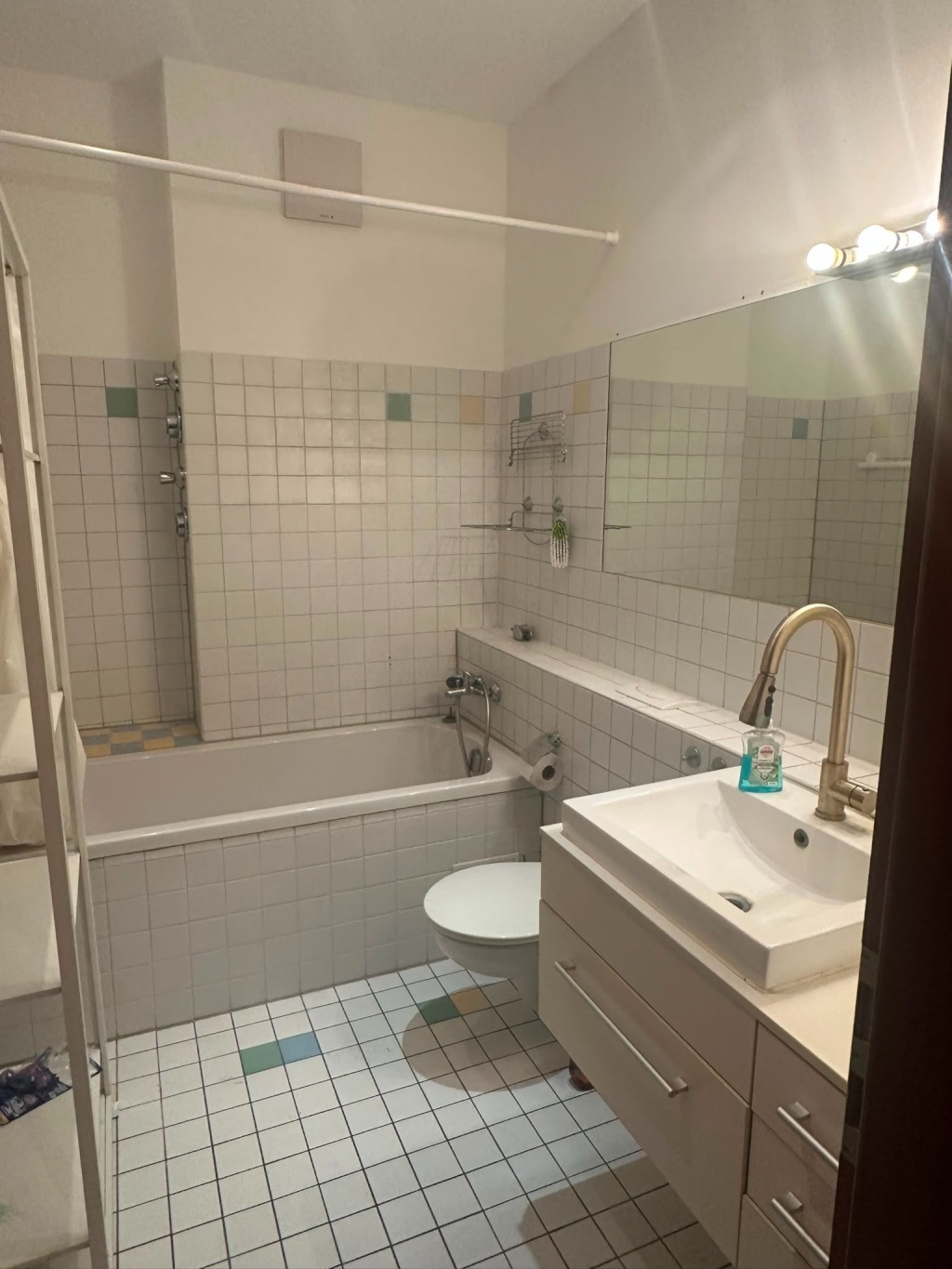 Flat Rummelsburg Lückstraße 2 - Badezimmer mit Bad und Dusche