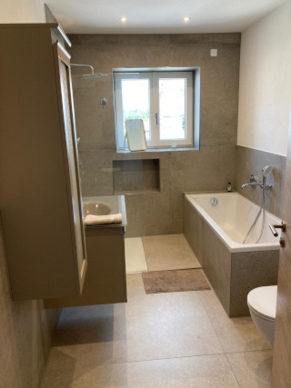 Anzeigenbild: WG Zimmer in moderner 4 Zimmer Wohnung zu vermieten, zwei Zimmer frei