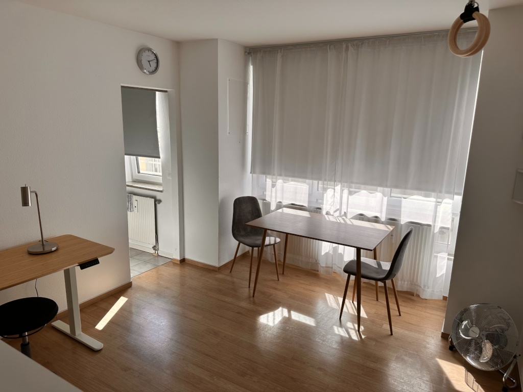 1.11.: Schellingsalon/Maxvorstadt: möblierte 1-Zi.-Whg mit TG-Platz und höhenverstellbarem Schreibtisch – 80333 München Maxvorstadt – Vorschaubild 3