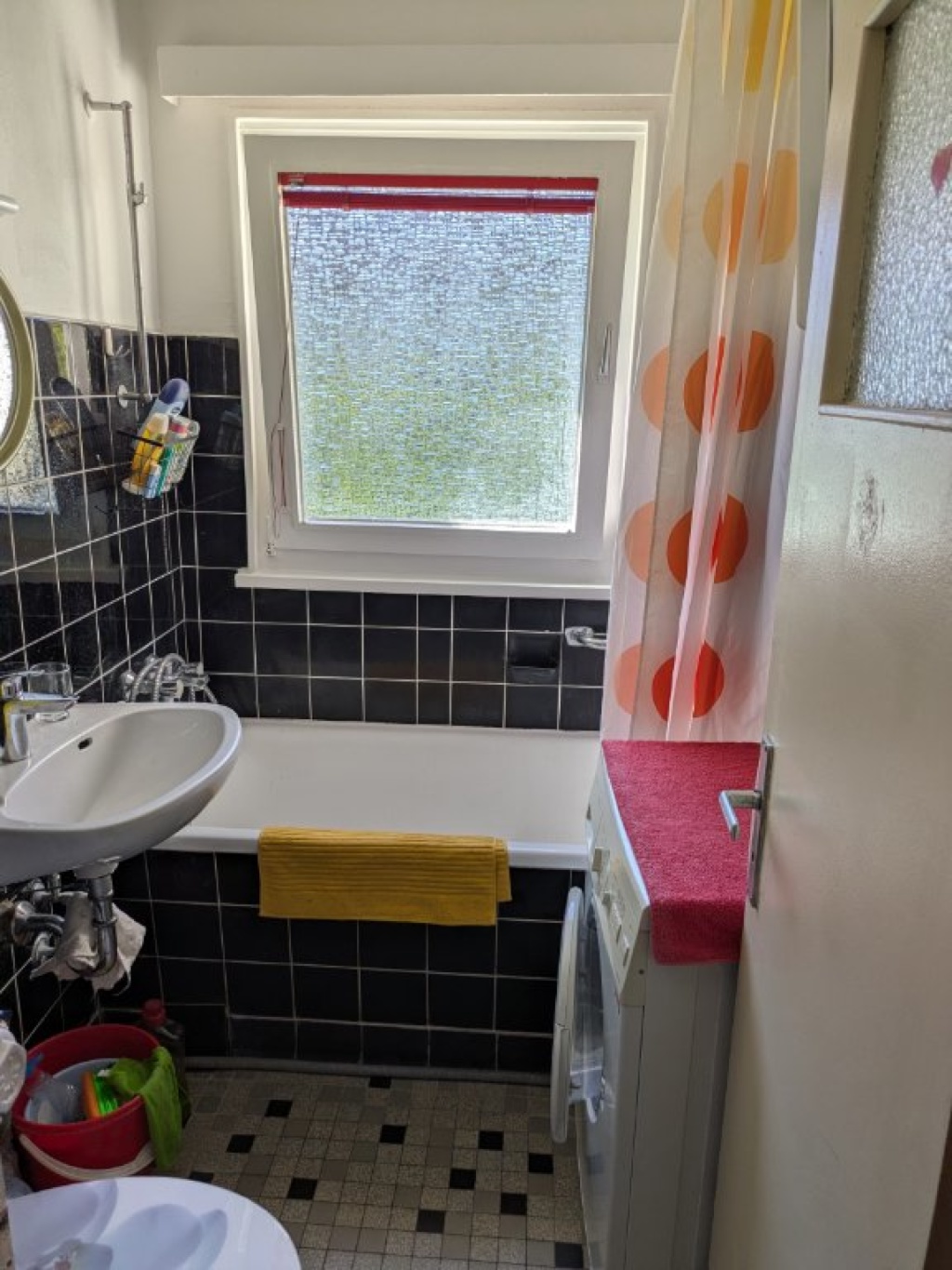 Schönes helles möbliertes Zimmer mit großem Balkon in 2.5Zimmer Wohnung in Steglitz.Zentral gelegen zur U-+S-Bahn Rathaus Steglitz.Ein möbiliertes Wohnzimmer zur Mitbenutzung.Die gesamte Wohnung ist hauptsächlich zur Alleinverfügung! – Sedanstraße 17a, 12167 Berlin Steglitz – Vorschaubild 8