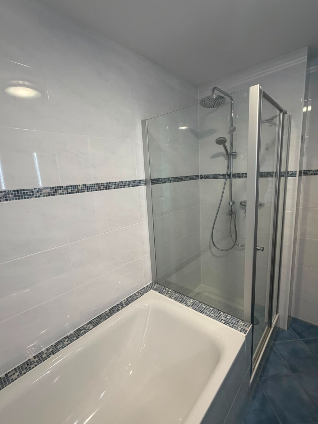 WG-Zimmer Garching b. München Rudolf-Schöppe-Weg 20 - Badezimmer 1.OG