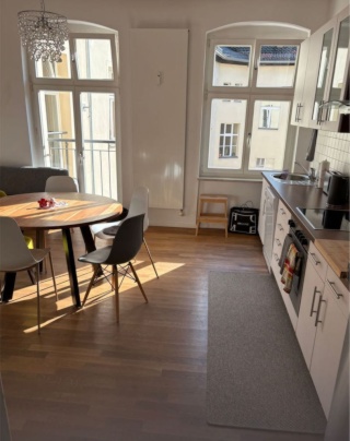 Wunderschöne, helle 2-Zimmer-Altbauwohnung in Berlin-Mitte / Nähe Friedrichstraße – ab 01.10.2026 — photo 1
