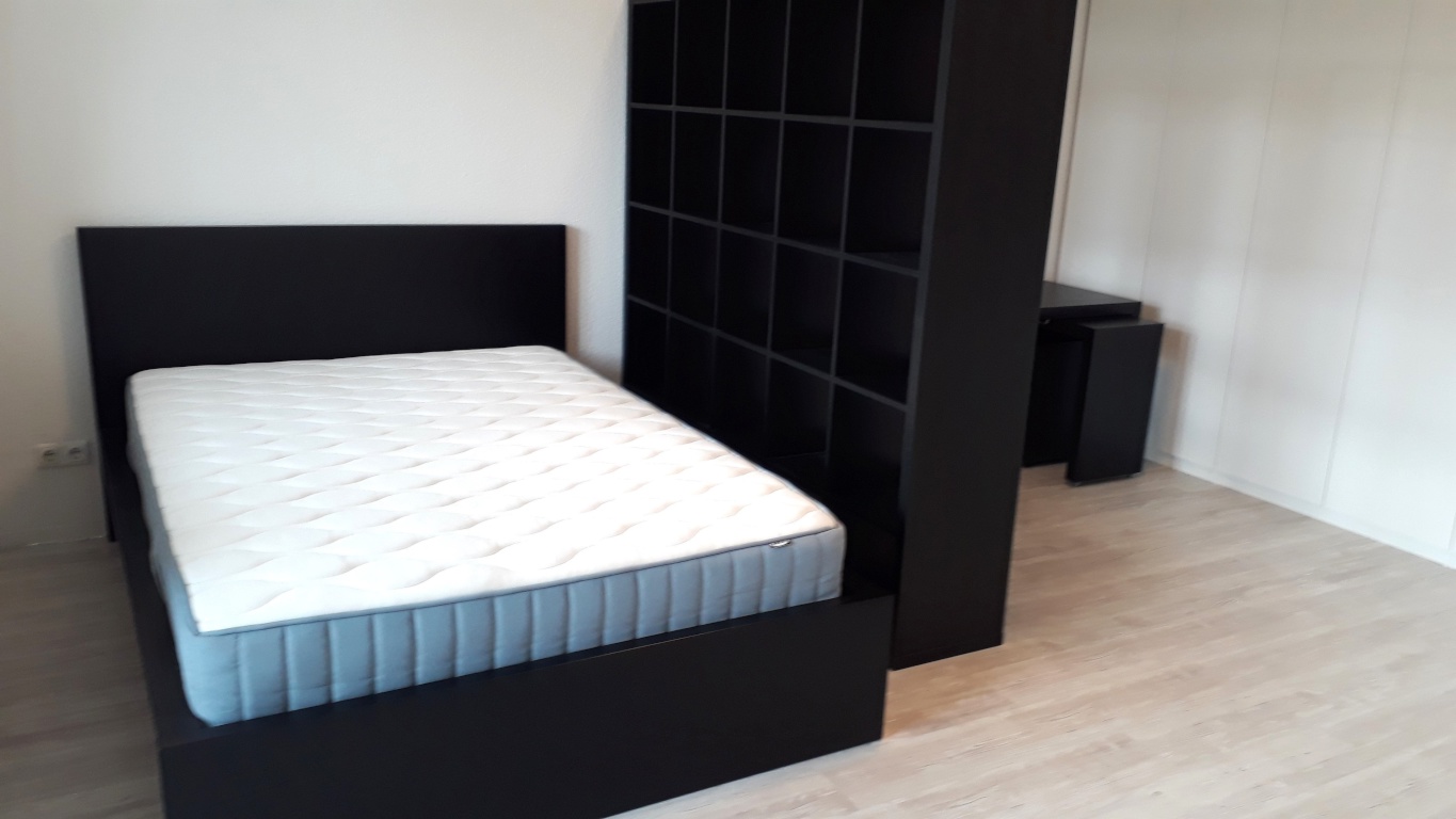 1-Zimmer-Wohnung Lichtenrade Barnetstr. 56 - Wohnzimmer / Bett