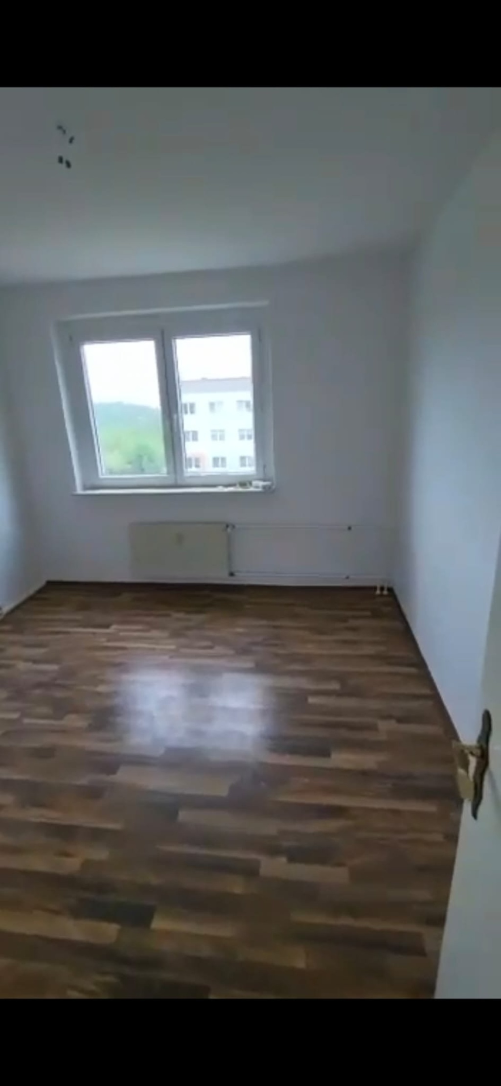 WG-Neugründung oder Wohnung für Alleinstehende / Pärchen mit Balkon und Aufzug (mit der Bitte um Entschuldigung für die schlechte Bild-Qualität) – 39114 Magdeburg Herrenkrug – Vorschaubild 7
