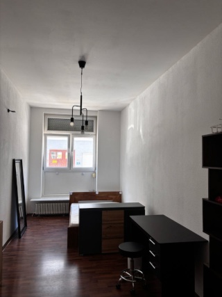 Anzeigenbild: Helles Zimmer im Herzen einer 5er WG