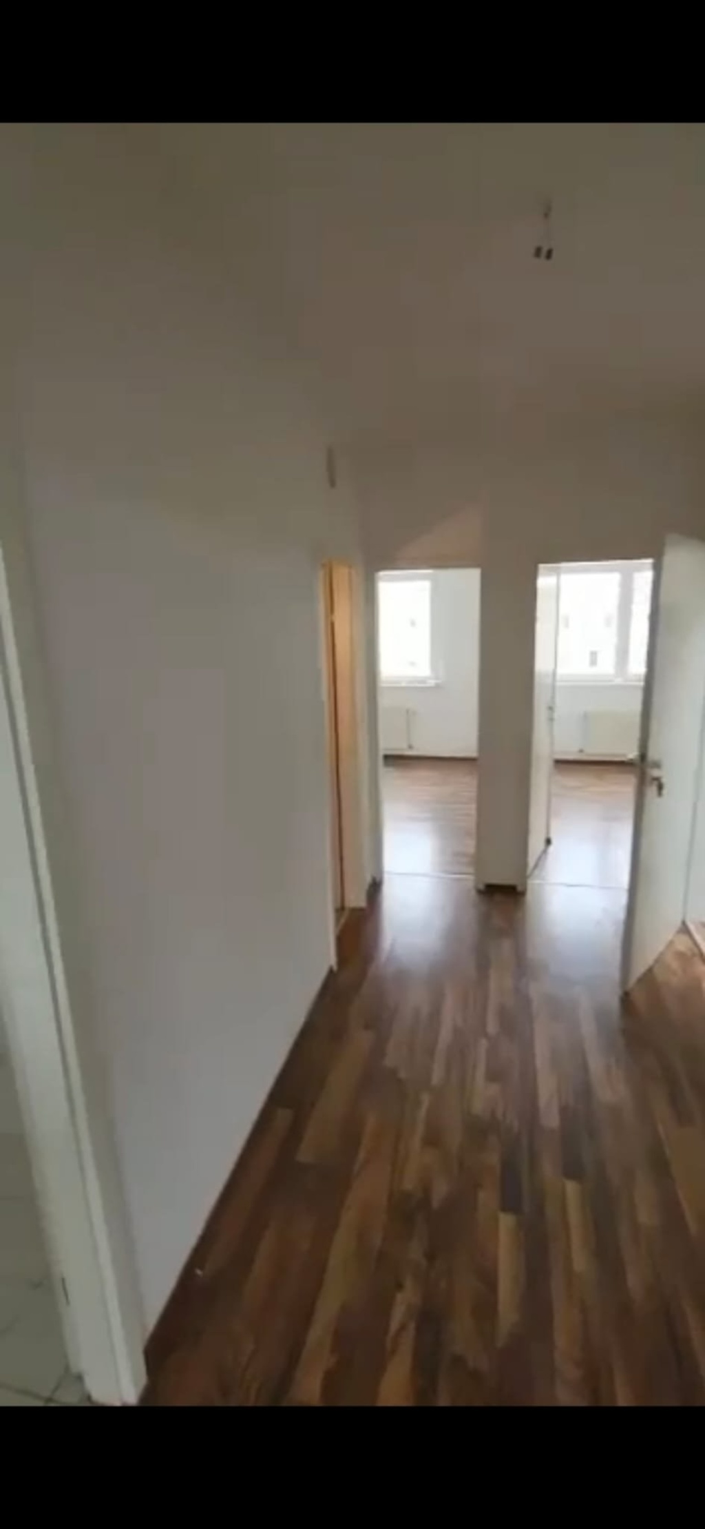 WG-Neugründung oder Wohnung für Alleinstehende / Pärchen mit Balkon und Aufzug (mit der Bitte um Entschuldigung für die schlechte Bild-Qualität) – 39114 Magdeburg Herrenkrug – Vorschaubild 6