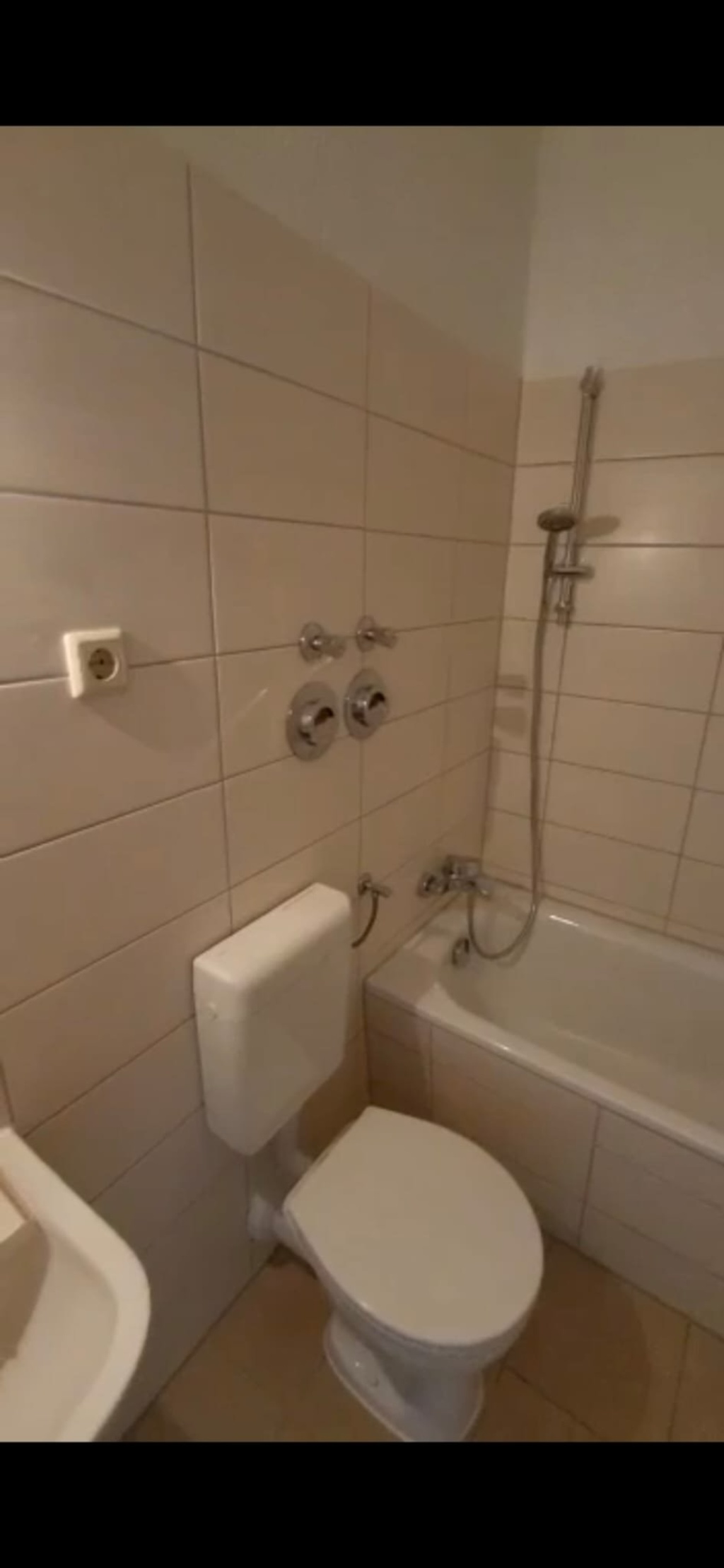 WG-Neugründung oder Wohnung für Alleinstehende / Pärchen mit Balkon und Aufzug (mit der Bitte um Entschuldigung für die schlechte Bild-Qualität) – 39114 Magdeburg Herrenkrug – Vorschaubild 10