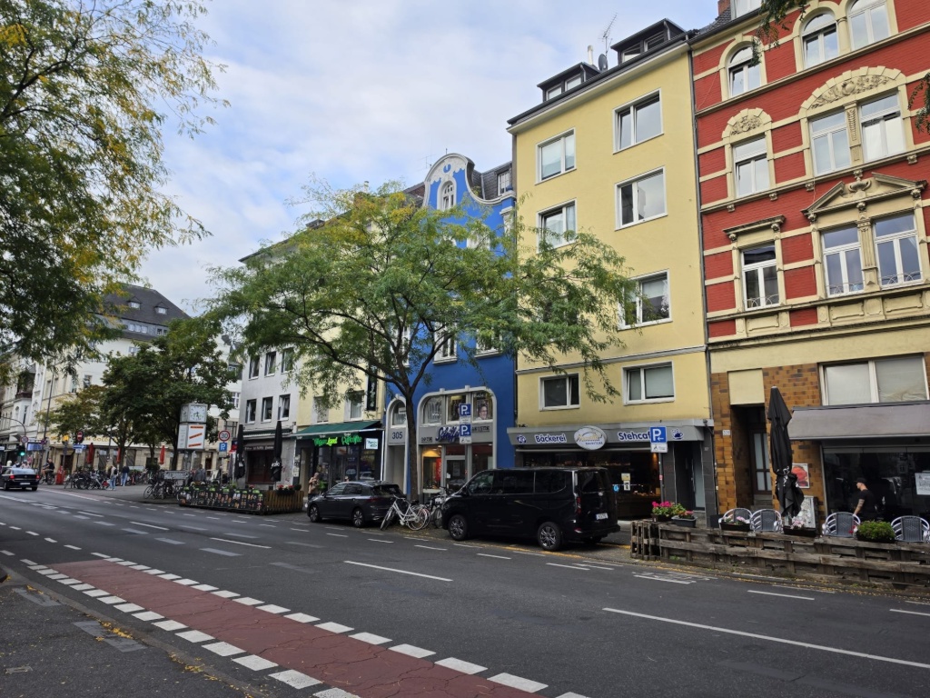 Zentrale 2-Zimmer-Wohnung auf der Nippeser Einkaufsmeile