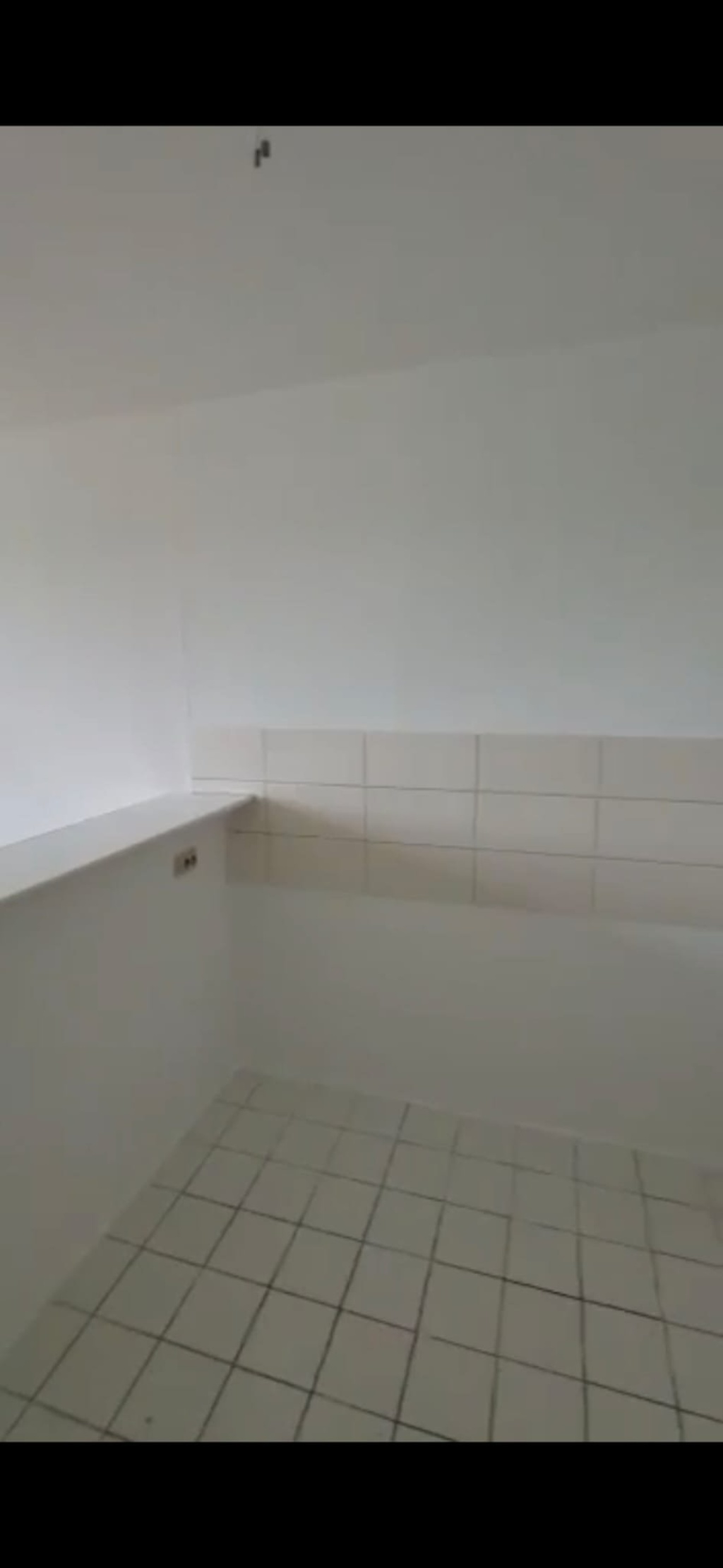 WG-Neugründung oder Wohnung für Alleinstehende / Pärchen mit Balkon und Aufzug (mit der Bitte um Entschuldigung für die schlechte Bild-Qualität) – 39114 Magdeburg Herrenkrug – Vorschaubild 4