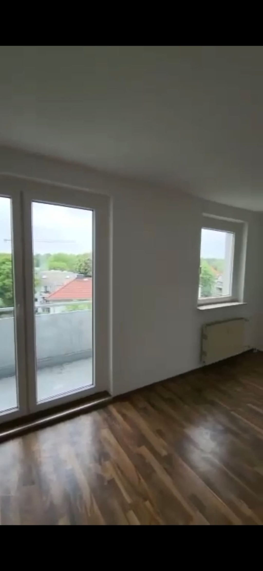 WG-Neugründung oder Wohnung für Alleinstehende / Pärchen mit Balkon und Aufzug (mit der Bitte um Entschuldigung für die schlechte Bild-Qualität)