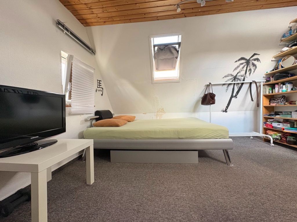 WG-Zimmer Ost-Fellbach Ost - Blick zum Bett