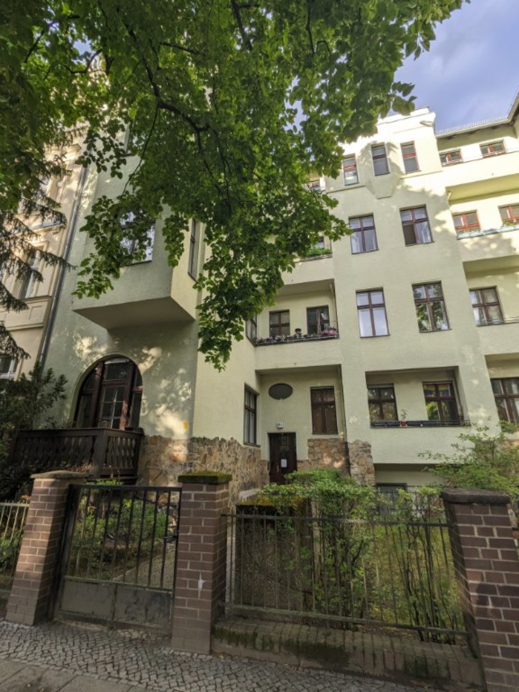 Flat Schmargendorf Warnemünder Str. - Hausansicht mit Balkon