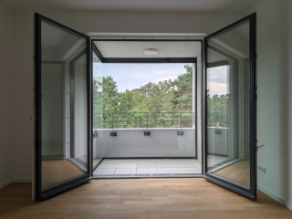 Erstbezug in Berlin-Westend – Unmöblierte moderne 2-Zimmer-Neubauwohnung mit Loggia und Blick ins Grüne — photo 1
