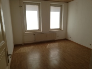 Imagen del anuncio: 2 Zi 50qm WG-geeignet €480 + € 200 NK Balkon, EBK