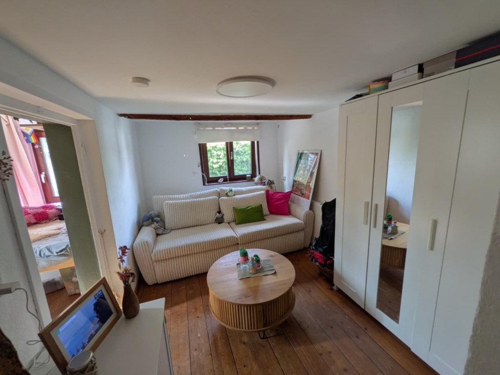 Habitación en WG Eschersheim Lachweg - kl. Zimmer 16m² - Einrichtung Beispielhaft