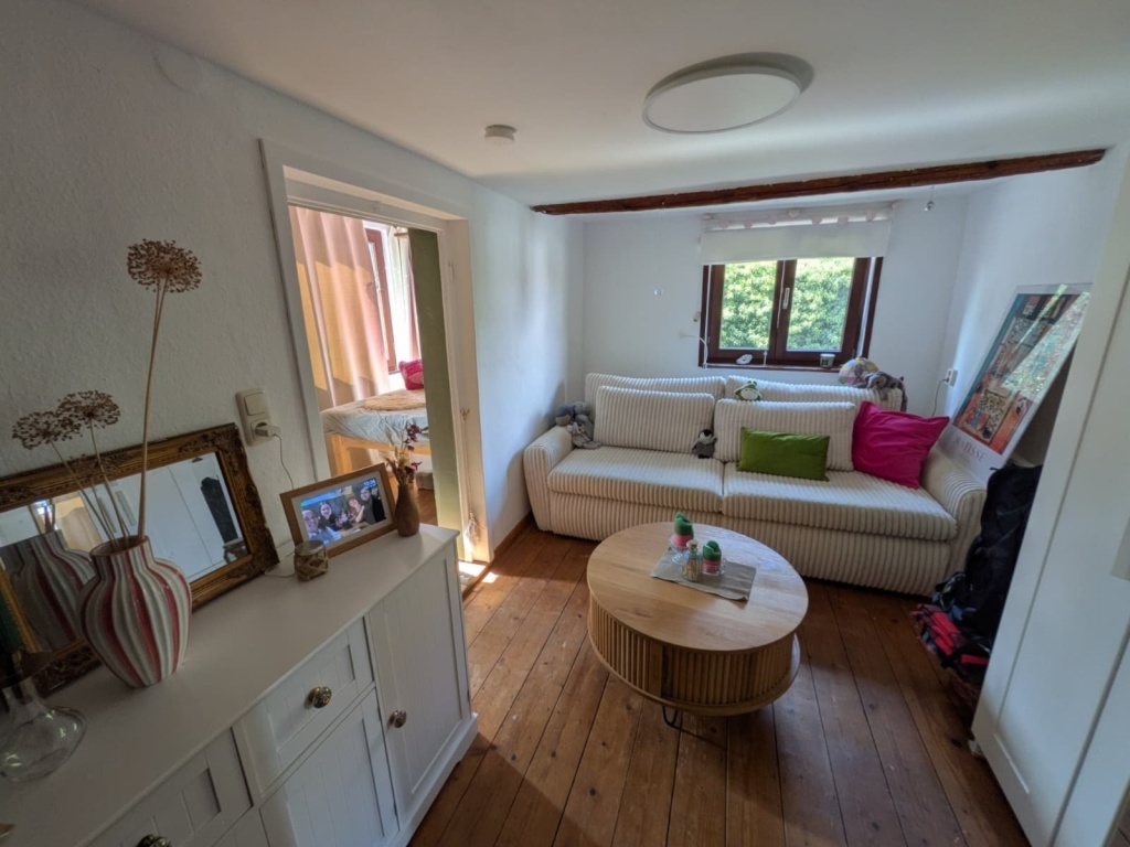 Habitación en WG Eschersheim Lachweg - kl. Zimmer 16m² - Einrichtung Beispielhaft