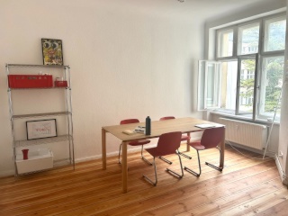 Sunny Designed 2 Room Altbau - Prime Location — photo 1
