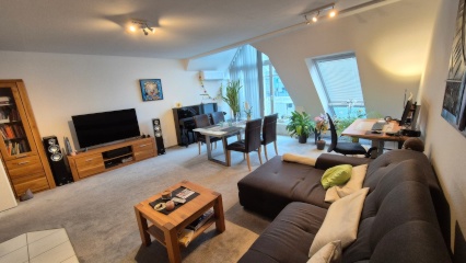 Anzeigenbild: Sonnige, helle voll möblierte 2-Zimmer-Wohnung mit Balkon und TG-Stellplatz im Zentrum