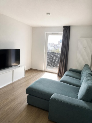 Anzeigenbild: Zentrale und moderne 2-Zimmer-Wohnung mit Balkon, Stellplatz und hochwertiger Ausstattung