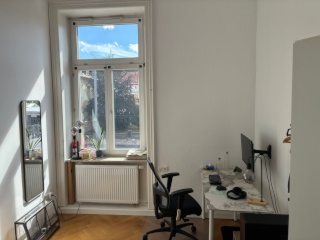 Anzeigenbild: Helles Zimmer in freundschaftlicher WG mit riesigem Balkon