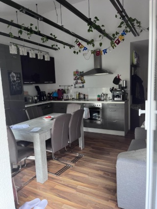 Anzeigenbild: Großes Zimmer mit Hinterhof-Flair in der Schwetzinger Vorstadt