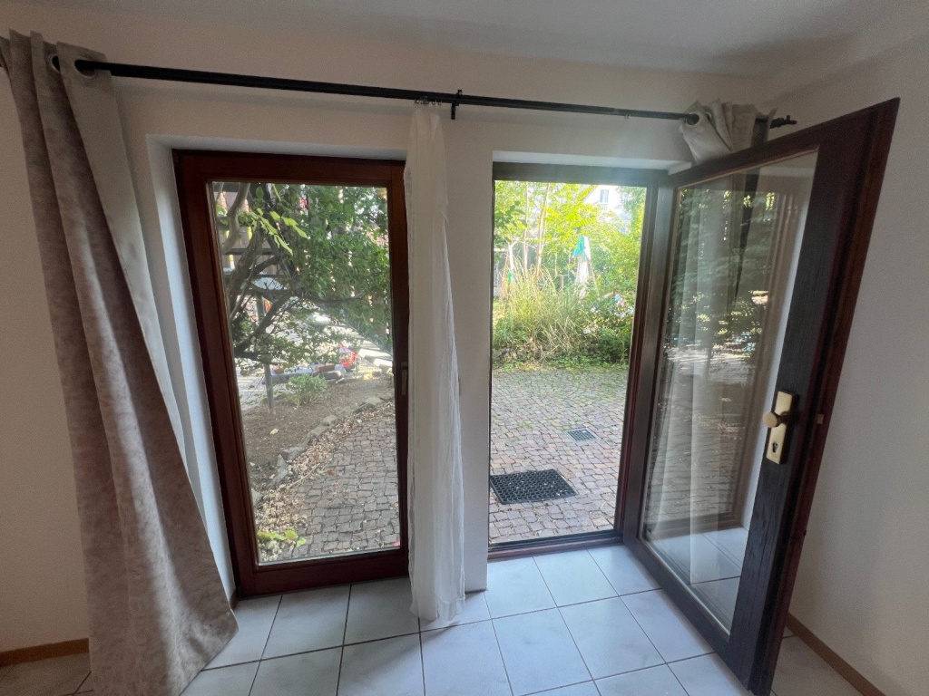 Habitación en WG Vaihingen Germanenstraße 12 - Zugang und Blick zur Terrasse