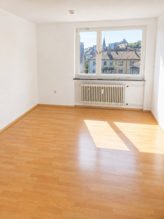Anzeigenbild: N180-1 - Helles, schönes WG-Zimmer in 4er-WG – Top-Lage nahe Unterem Schlossgarten & Hauptbahnhof