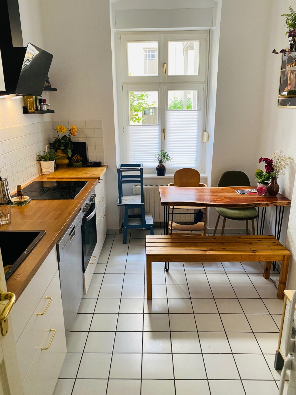 Wohnung Prenzlauer Berg Dietrich-Bonhoeffer-Straße - Kitchen and table.