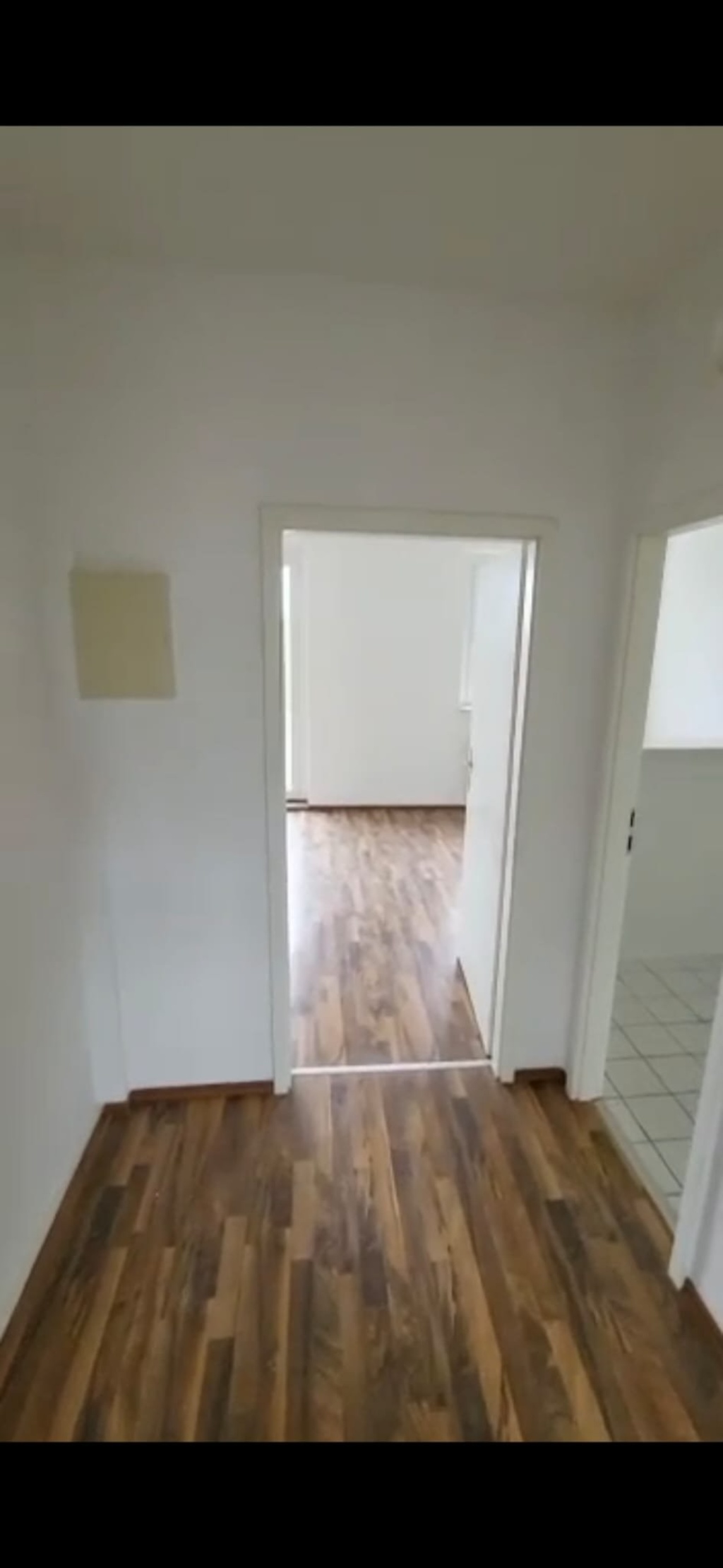 WG-Neugründung oder Wohnung für Alleinstehende / Pärchen mit Balkon und Aufzug (mit der Bitte um Entschuldigung für die schlechte Bild-Qualität) – 39114 Magdeburg Herrenkrug – Vorschaubild 5