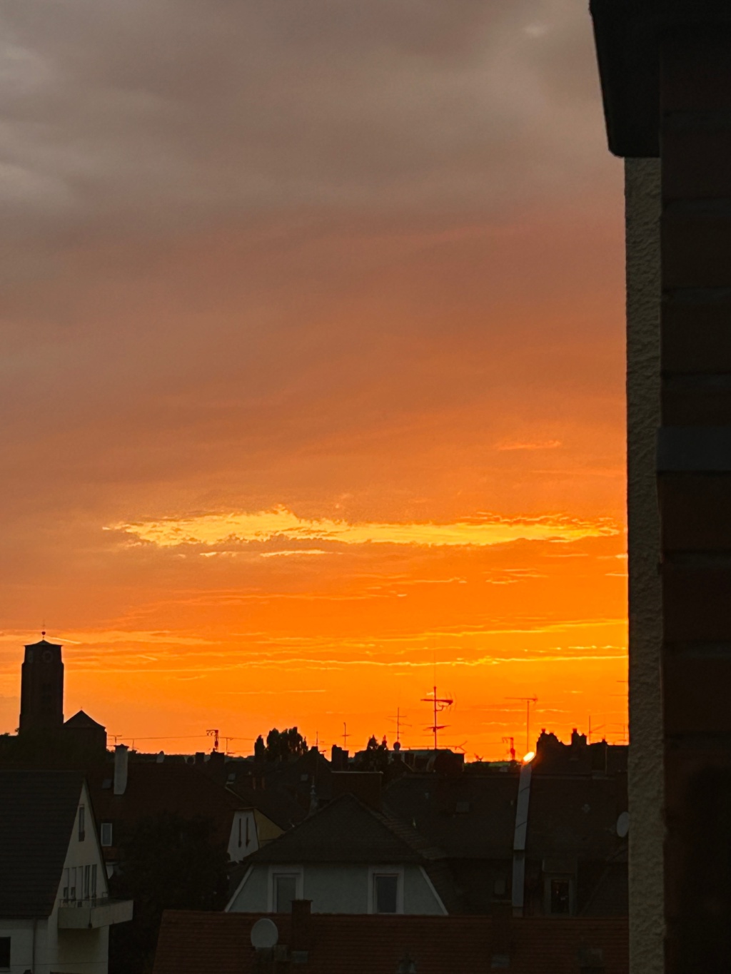 WG-Zimmer Oberhausen Pestalozzi 1 - Abendlicher Blick von der Dachterrasse