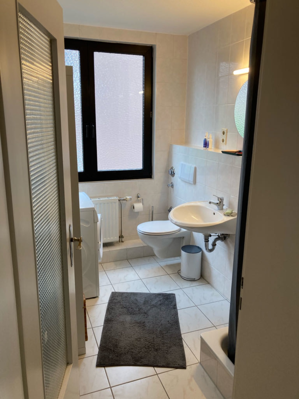 Flat Niendorf Hildesheimerweg 16a - Badezimmer mit Fenster