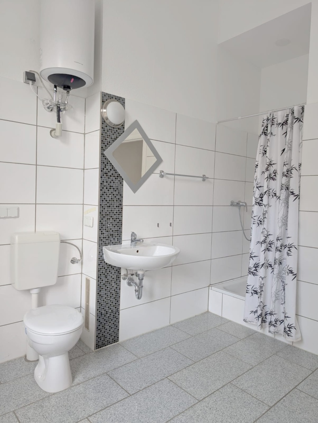 Geräumige, helle, teilmöblierte 1,5 Zimmerwohnung mit Gartenmitbenutzung – 39124 Magdeburg Neue Neustadt – Vorschaubild 3