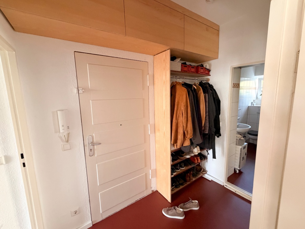 Wohnung Weißensee Charlottenburger Str. 32 - Garderobe und Schuhregal im Flur