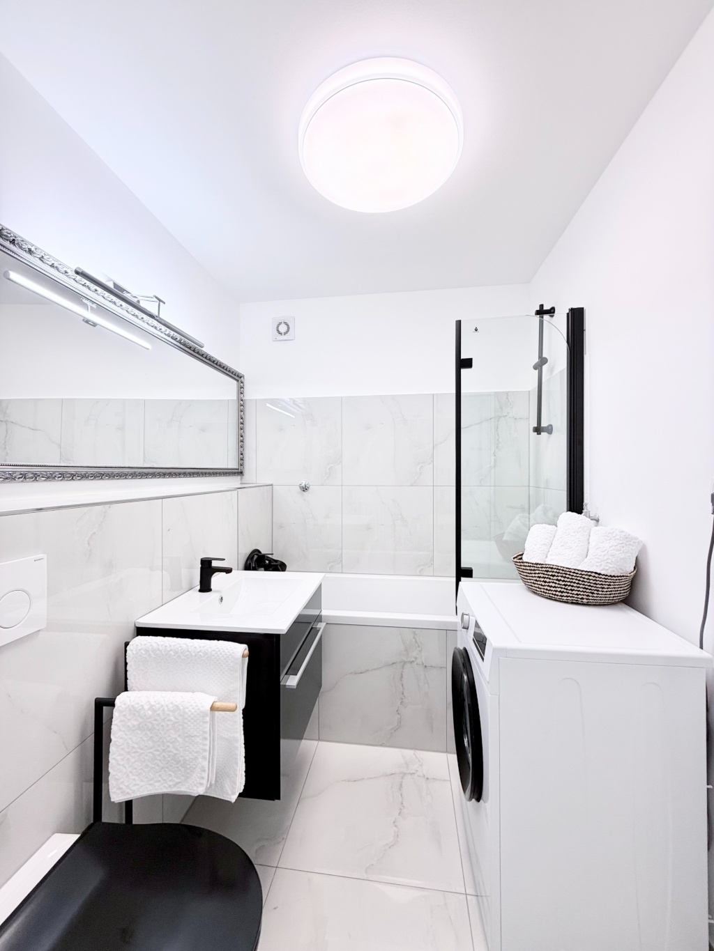 Furnished 38 sqm 2 room apartment. Renovatet. All inclusive! Near by HSD *** Möbliertes 2 Zimmer Apartment 38 m2 * Erstbezug nach Renovierung * Fussläufig zur HSD – 40476 Düsseldorf Derendorf – Vorschaubild 6