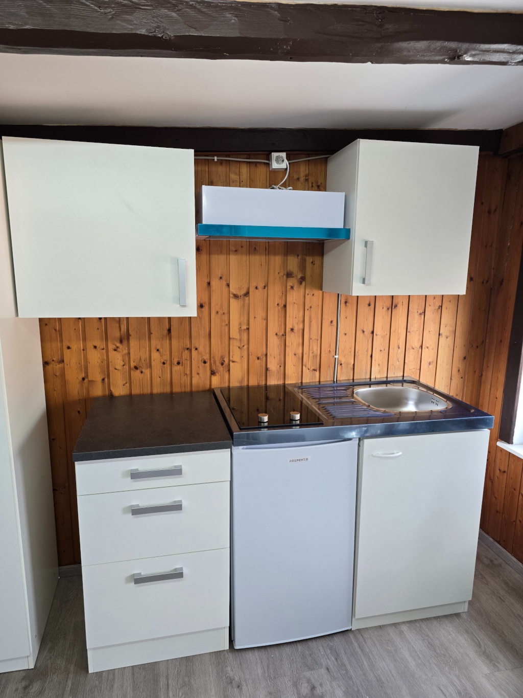 Möblierte 2-Zimmer-DG-Wohnung – 30 m2 – nur 1 Person – 23554 Lübeck St Lorenz Nord – Vorschaubild 4