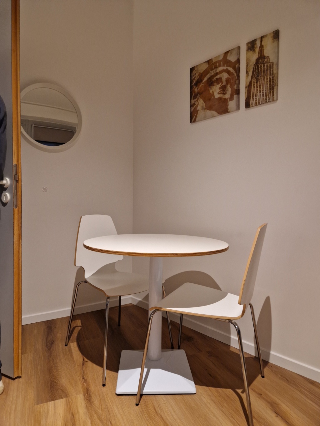 Neu renovierte, voll möblierte 1-Zi-Wohnung mit Tiefgarage – 60326 Frankfurt am Main Gallus – Vorschaubild 6