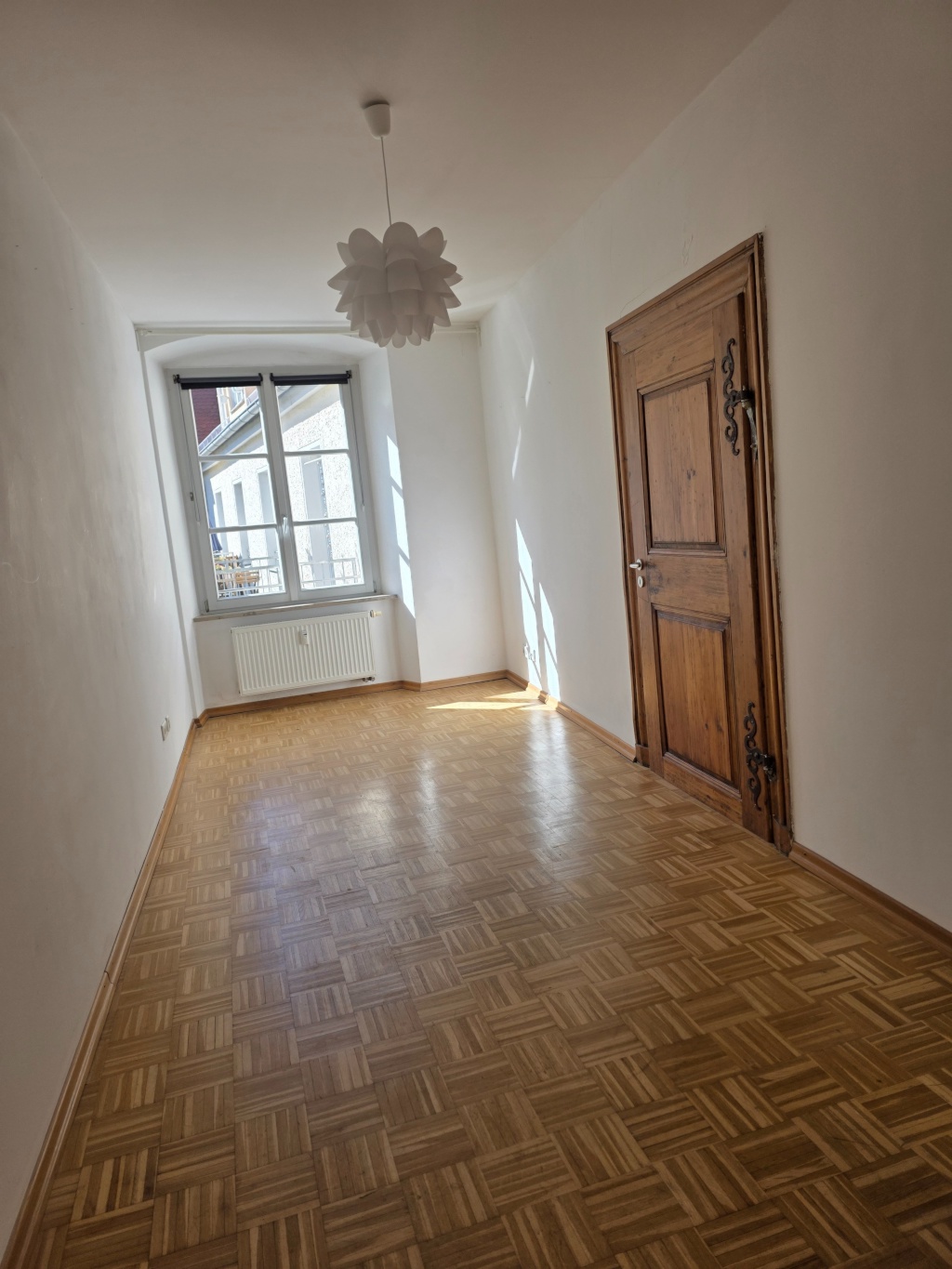 WG-geeignete 5-Zimmer Wohnung mit Einbauküche, großem Balkon und 2 Bädern – 93047 Regensburg Bayern - Regensburg – Vorschaubild 4