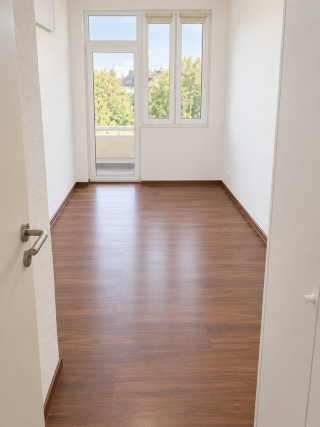 Anzeigenbild: Schöne zentrale 2-Zimmer-Wohnung mit Balkon - WG geeignet