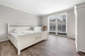 Ad image: 2 möblierte WG-Zimmer ab Oktober – je 450 + 150  Nebenkosten