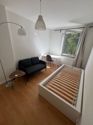 Anzeigenbild: WG Zimmer in Toplage Westpark - voll möbliert - an Studentin / Azubis  - Mädchen WG