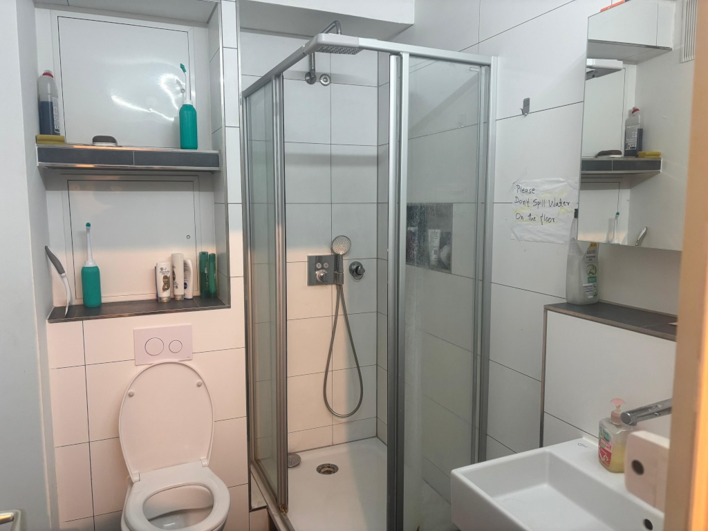Place for Female in shared room