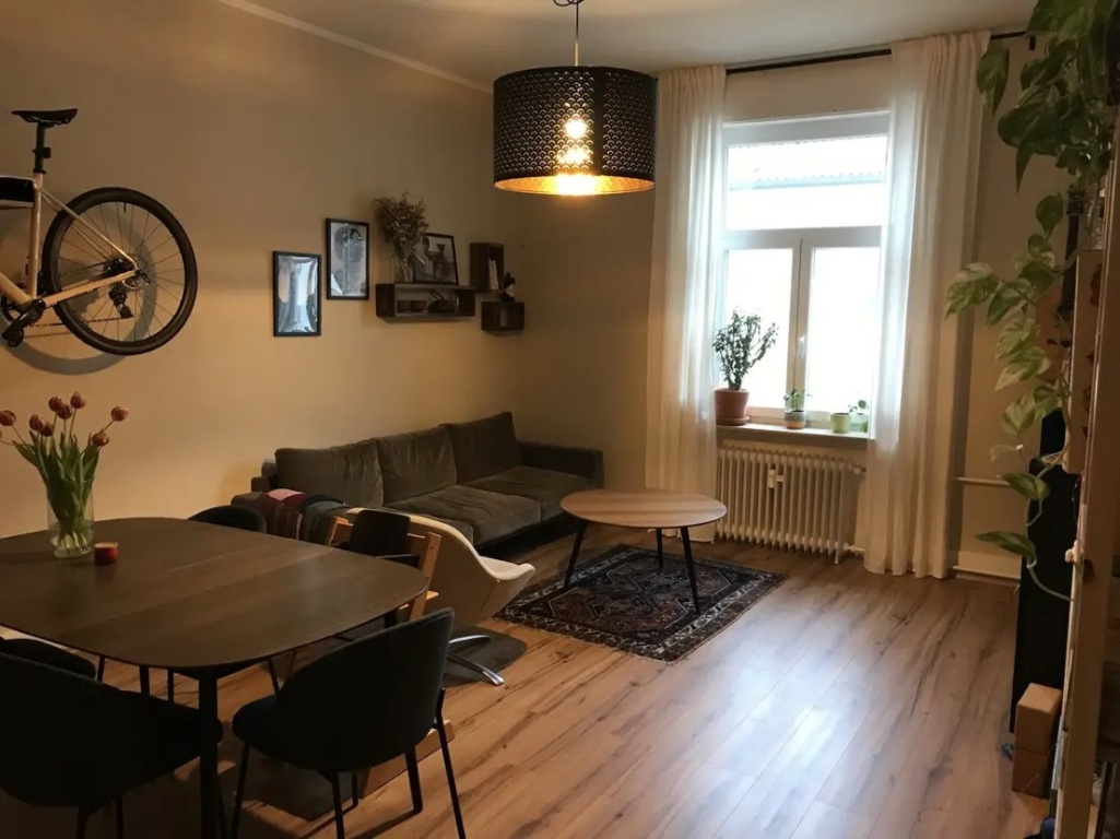 Urban Sanctuary: Spacious Room in a Modern Two-Bedroom Apartment