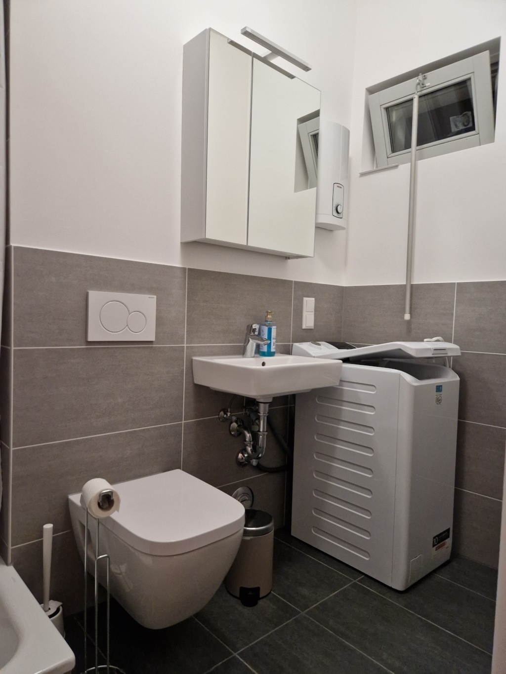 Neu renovierte, voll möblierte 1-Zi-Wohnung mit Tiefgarage – 60326 Frankfurt am Main Gallus – Vorschaubild 11