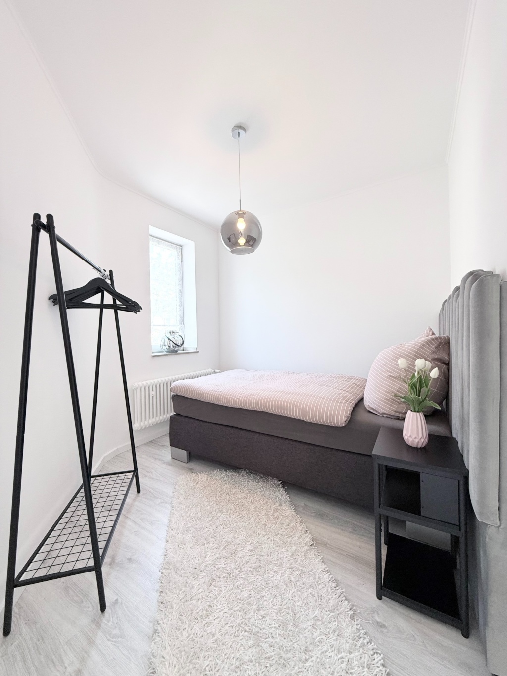 Furnished 38 sqm 2 room apartment. Renovatet. All inclusive! Near by HSD *** Möbliertes 2 Zimmer Apartment 38 m2 * Erstbezug nach Renovierung * Fussläufig zur HSD – 40476 Düsseldorf Derendorf – Vorschaubild 5
