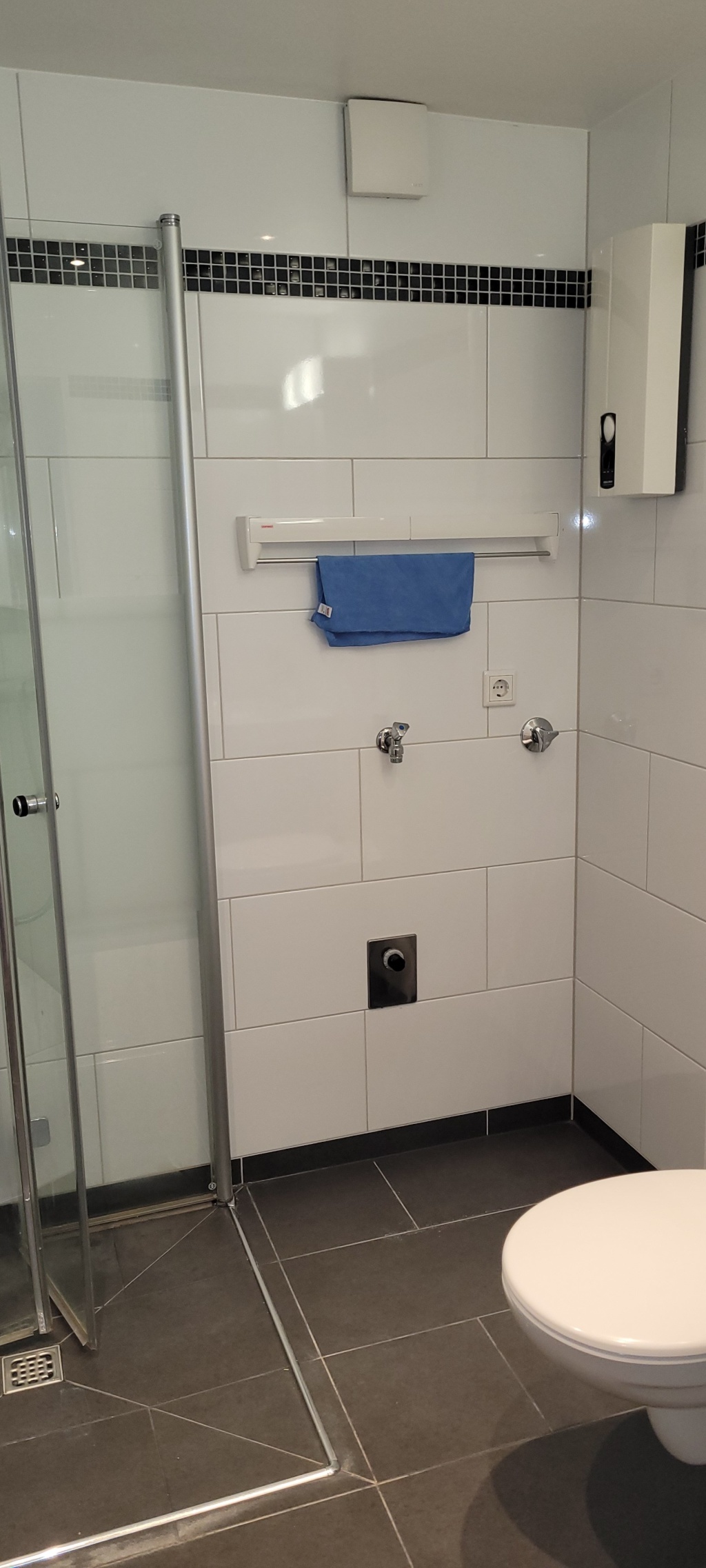 Sanierte und renovierte 2-Zimmer - Wohnung mit Loggia im Erdgeschoss – 40477 Düsseldorf Pempelfort – Vorschaubild 4